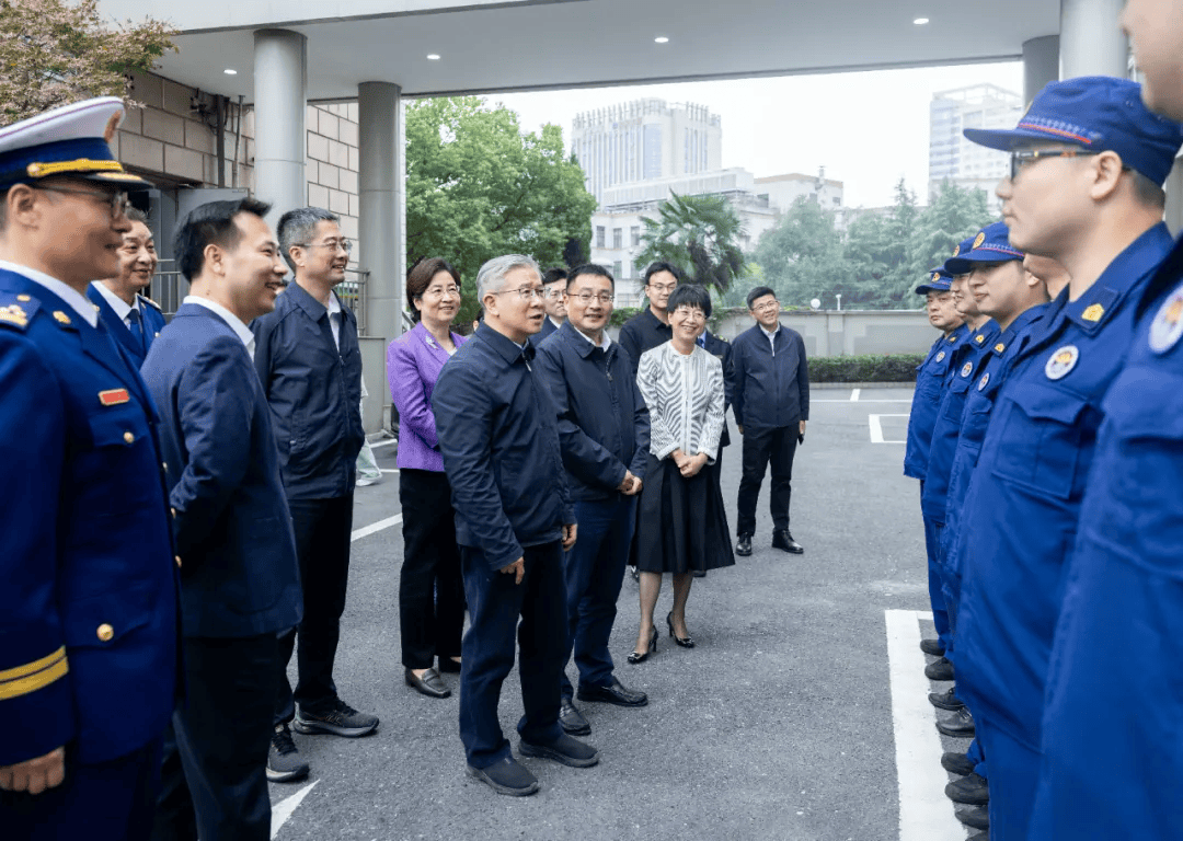省委常委、常務副省長徐文光赴杭州市調研基層應急消防治理體系建設與電動自行車安全隱患全鏈條整治工作