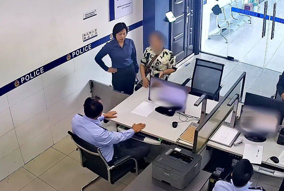 柳州女子到柳南萬達買3萬元黃金，不挑款不問價，店員嚇到報警！