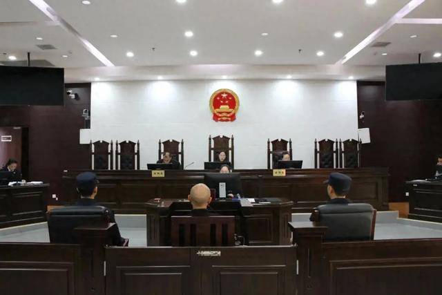 貴州一男子酒后開車撞人致死，因害怕讓妻子“頂包”，法院：一審獲刑2年