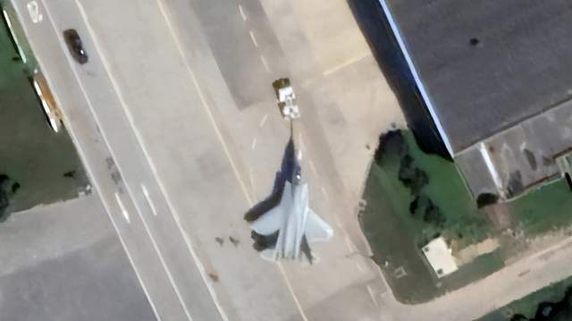 來搶殲35的“飯碗”？蘇57隱身戰機降落太原，3款隱身機航展同框