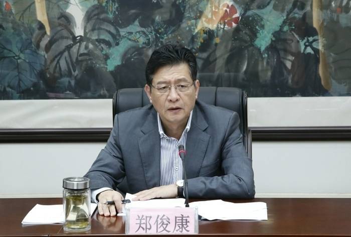 柳州輕軌墩柱將被拆除，系落馬市委書記拍板“政績工程”，被當地人戲稱“幻想柱”