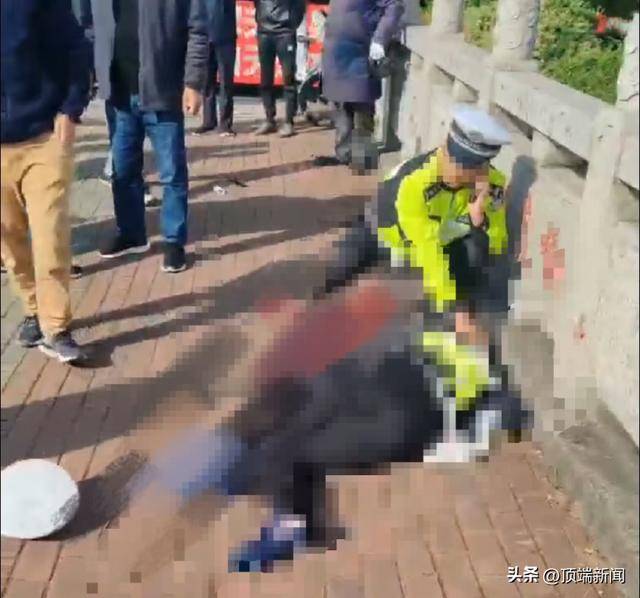 貨拉拉司機被開罰單后將交警撞倒？街道辦：交警在搶救，司機被控制