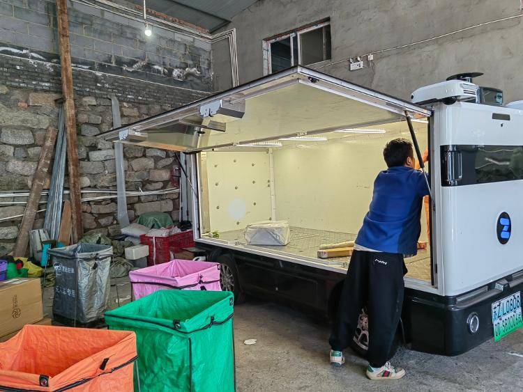 無人快遞車的首個“雙十一”：一天拉2000多件，快遞小哥效率翻倍收入增長