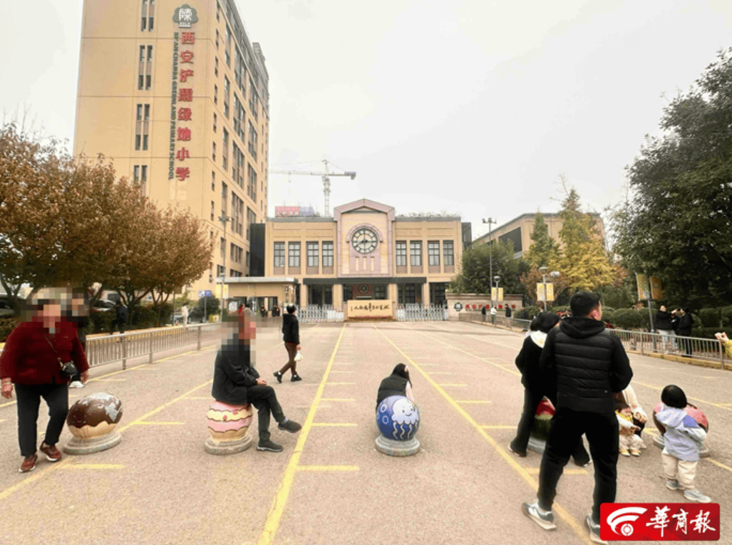 西安一小學停電四天，多方不及時處理，學生無奈霧霾天室外上課！最新→
