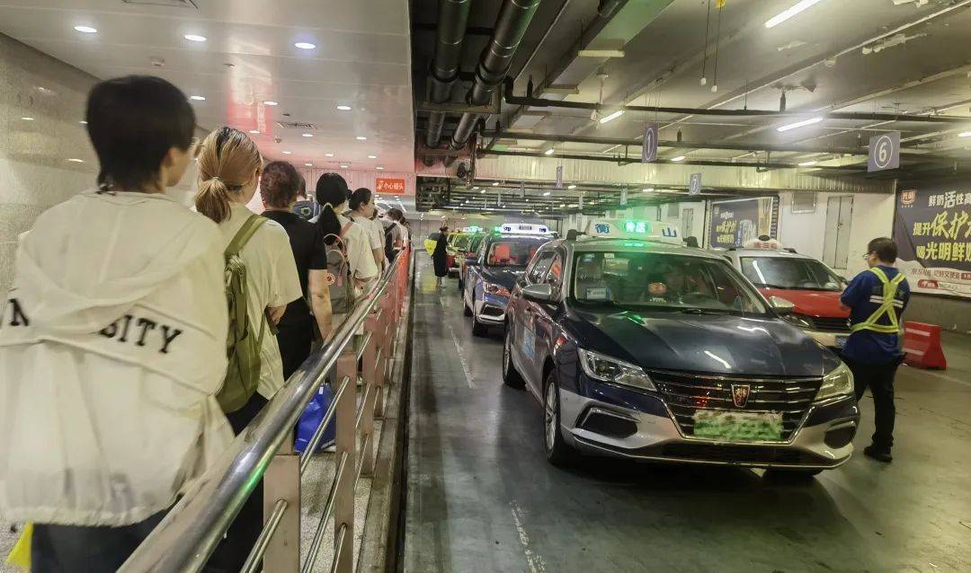 太離譜！上海七旬夫婦乘出租車被拒，司機卻說有委屈怕吃虧……