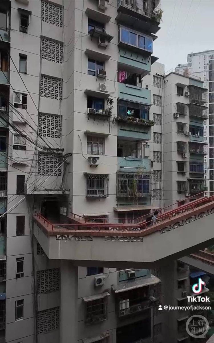 重慶小哥把“上班之路”發到網上，全世界網友驚呆了！