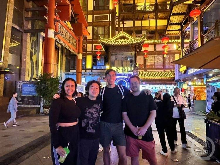 重慶小哥把“上班之路”發到網上，全世界網友驚呆了！