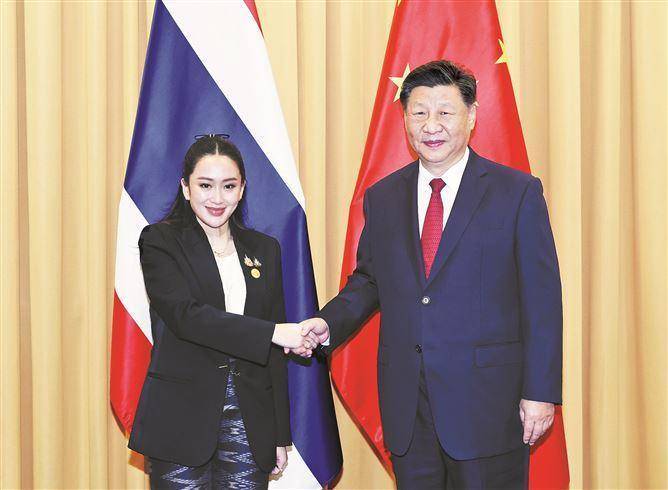 習近平會見泰國總理佩通坦