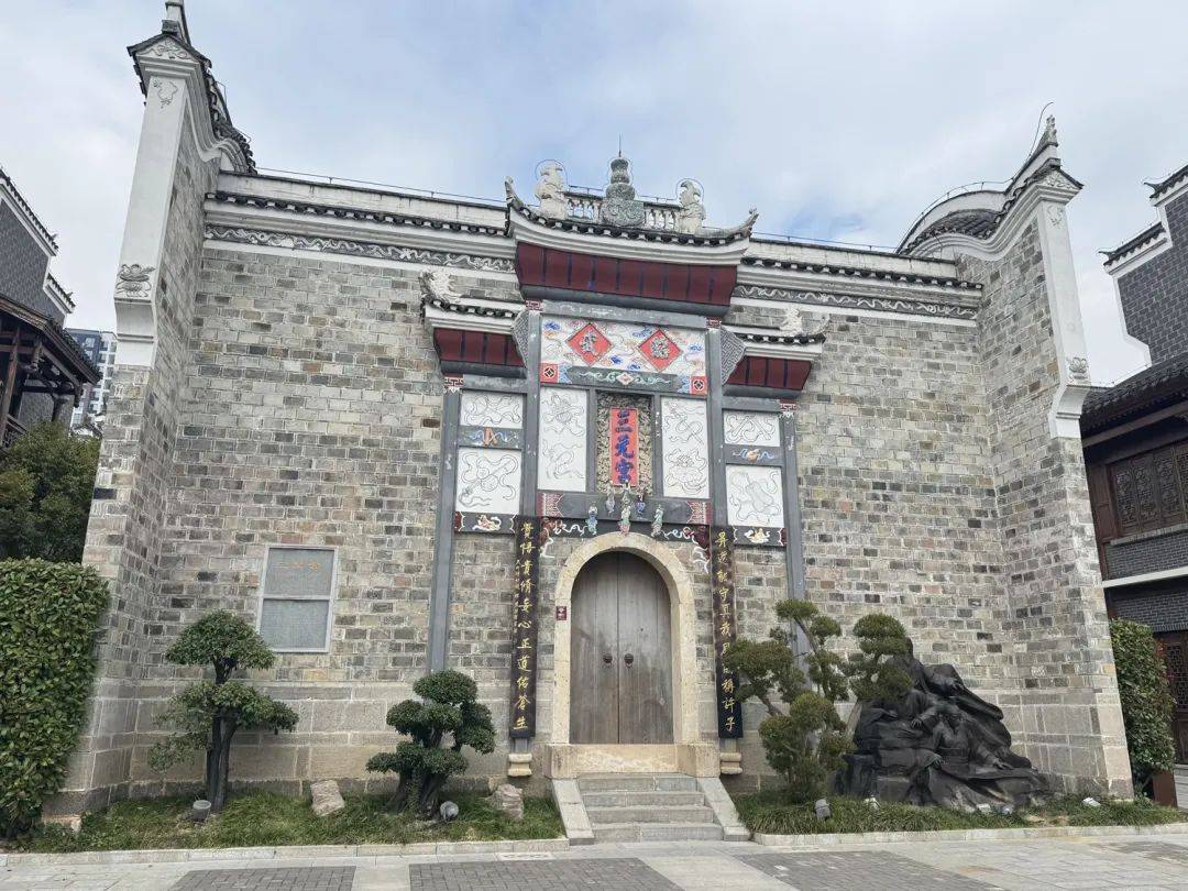 投資20億的古城變“空城”，游客中心燈都沒開