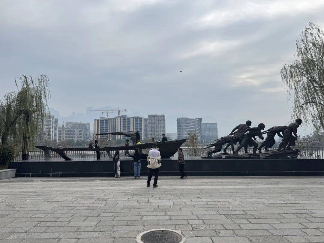 投資20億的古城變“空城”，游客中心燈都沒開