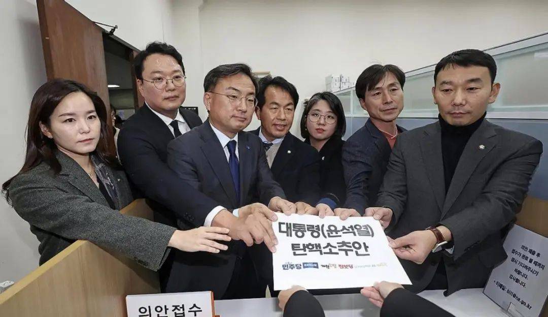 尹錫悅險中求穩：戒嚴風波逆轉，國民力量黨撐腰，李在明盼破局！