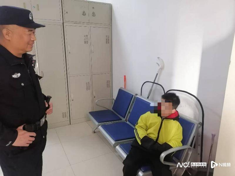 北京7歲男孩因作業不合格怕挨批獨自外出，鐵路警察幫忙尋回