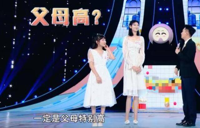 女孩身高2米26貌美如花，媽媽天天發愁：白長這么漂亮，沒人敢追
