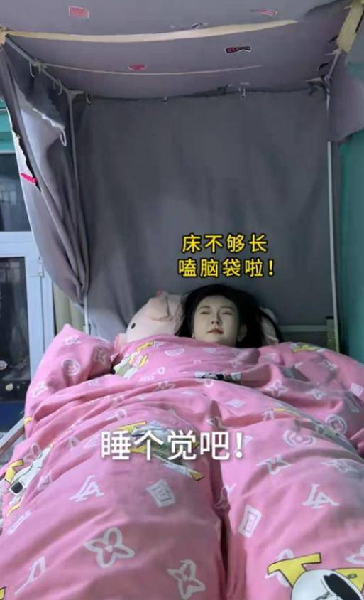 女孩身高2米26貌美如花，媽媽天天發愁：白長這么漂亮，沒人敢追