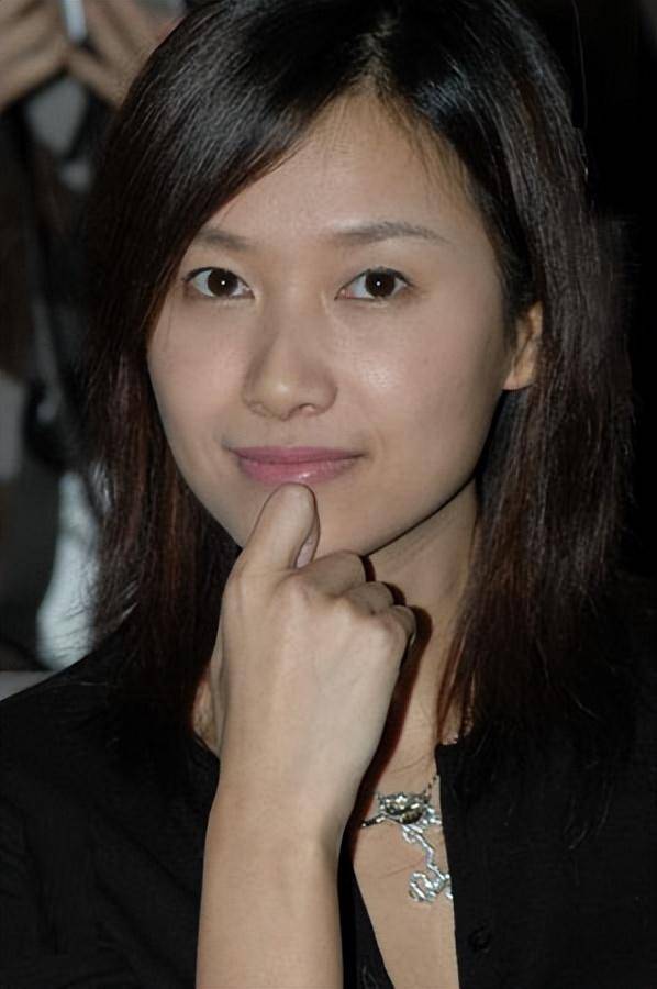 萬萬沒想到，“丁克”了半輩子的徐靜蕾，如今卻成了人生贏家