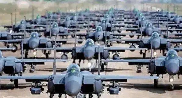 美軍認慫了？當著全世界的面，五角大樓公開承認，解放軍已“遙遙領先”