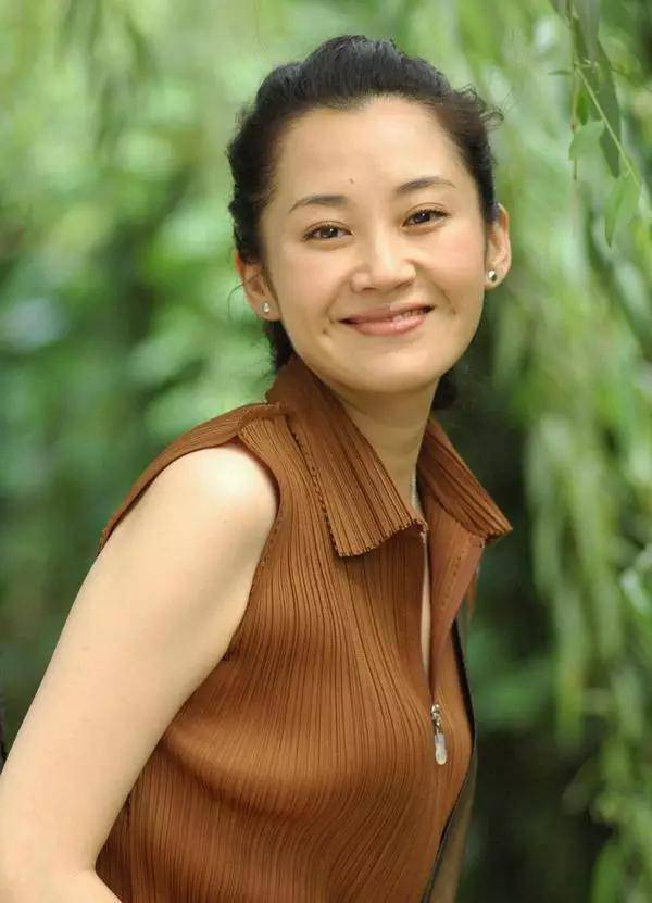 事實證明，55歲“無人敢娶”的許晴，才是真正的人間清醒！