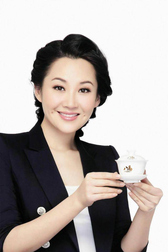 事實證明，55歲“無人敢娶”的許晴，才是真正的人間清醒！
