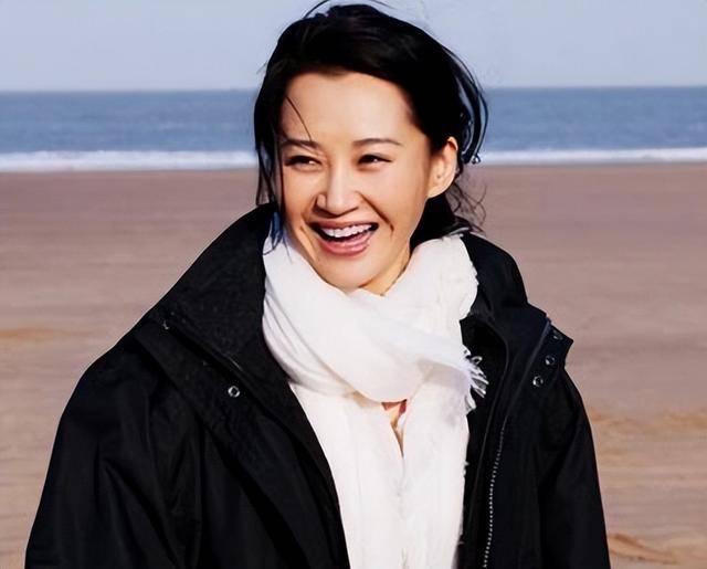 事實證明，55歲“無人敢娶”的許晴，才是真正的人間清醒！