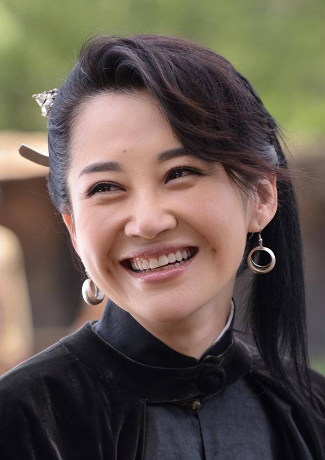 事實證明，55歲“無人敢娶”的許晴，才是真正的人間清醒！
