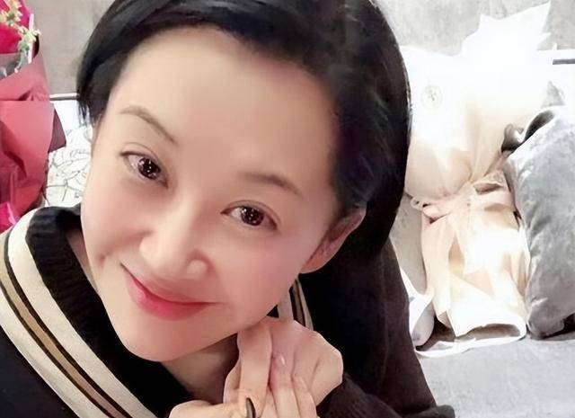 事實證明，55歲“無人敢娶”的許晴，才是真正的人間清醒！