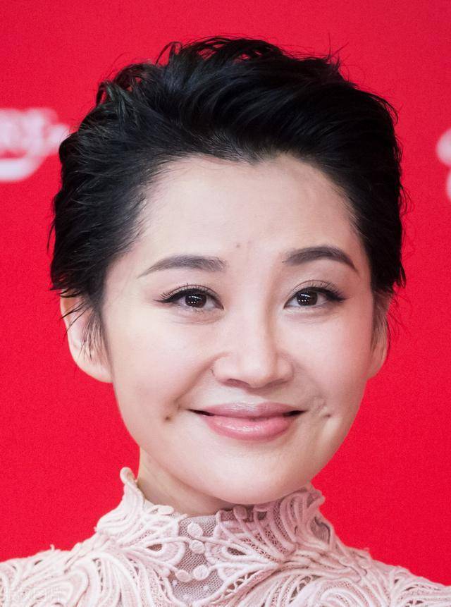 事實證明，55歲“無人敢娶”的許晴，才是真正的人間清醒！