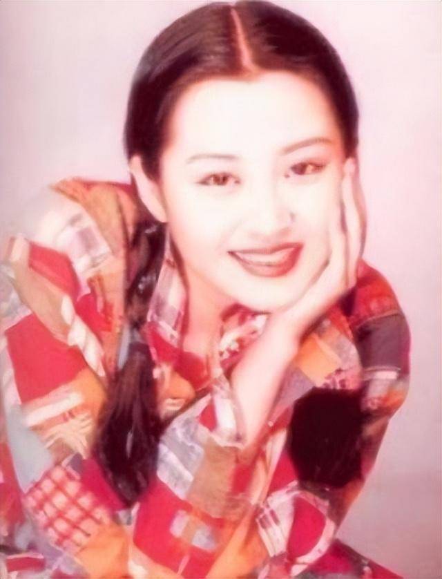 事實證明，55歲“無人敢娶”的許晴，才是真正的人間清醒！