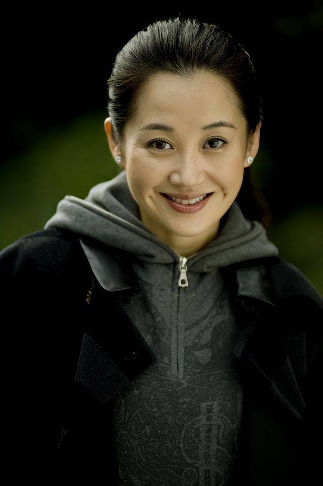 事實證明，55歲“無人敢娶”的許晴，才是真正的人間清醒！