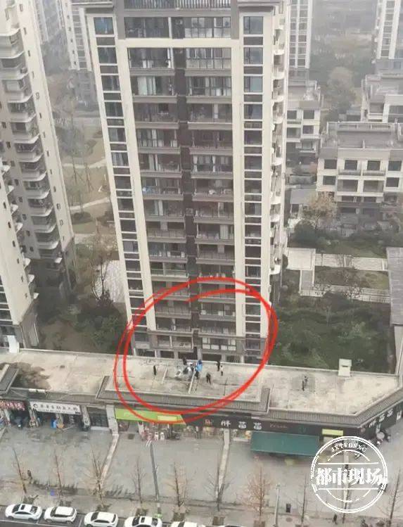 7歲孩子墜樓身亡！網友稱事發時，其父正在裝修作業？
