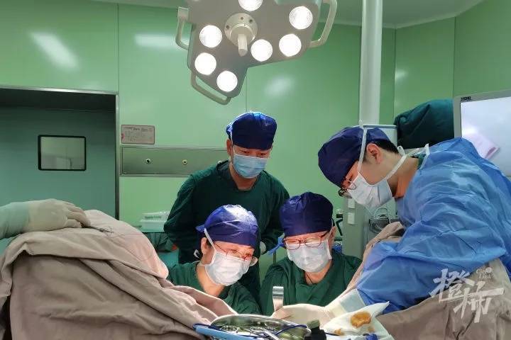 “我肚子里有個東西，是活的！”浙江78歲奶奶一句話驚呆眾人
