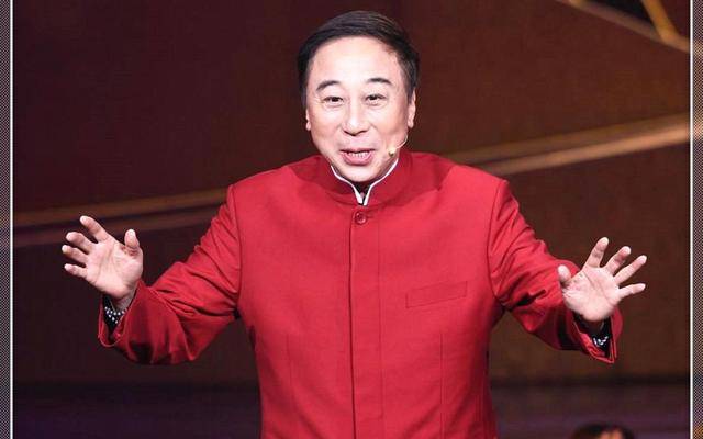 從相聲奇才到“階下囚”，當紅時拋下馮鞏移居海外后，劉偉怎樣了