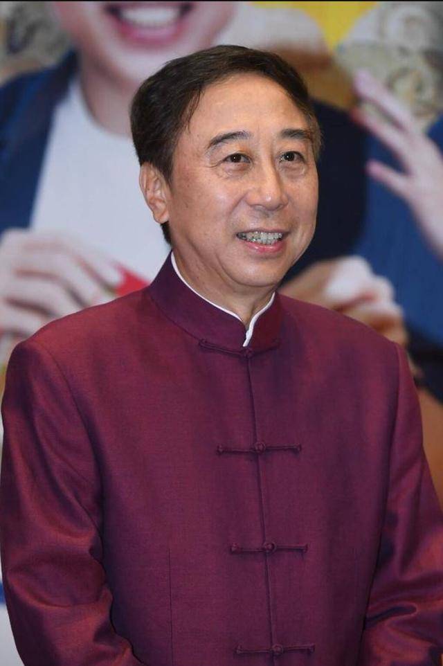 從相聲奇才到“階下囚”，當紅時拋下馮鞏移居海外后，劉偉怎樣了