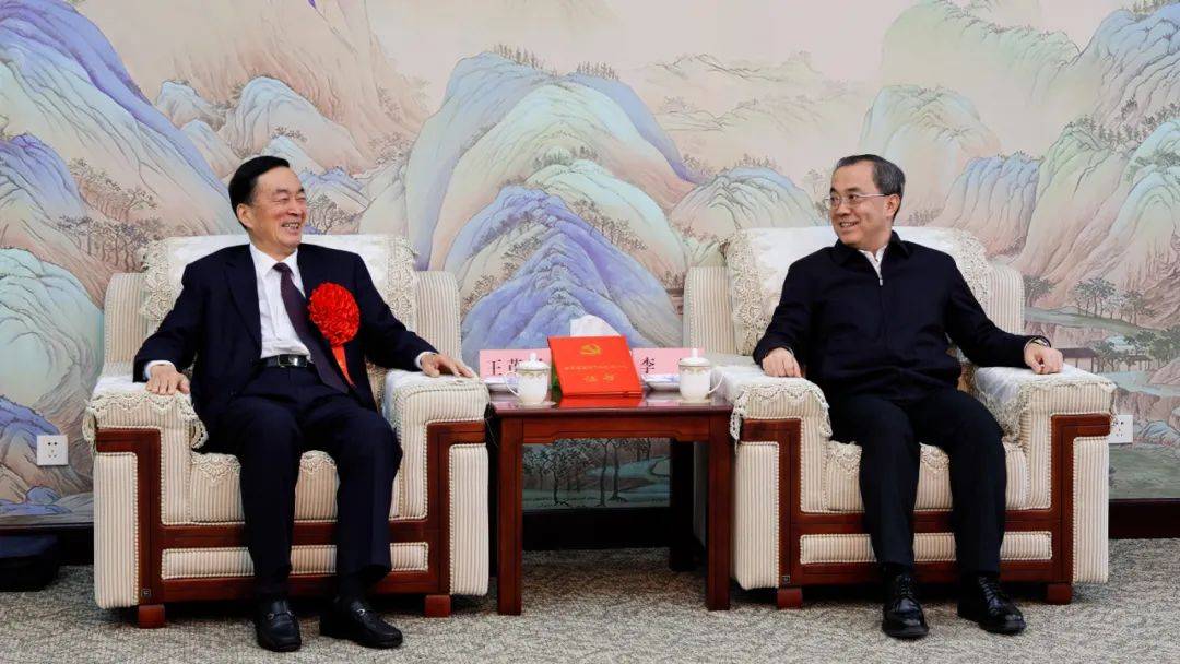 李鵬會見全國離退休干部先進個人王茂興