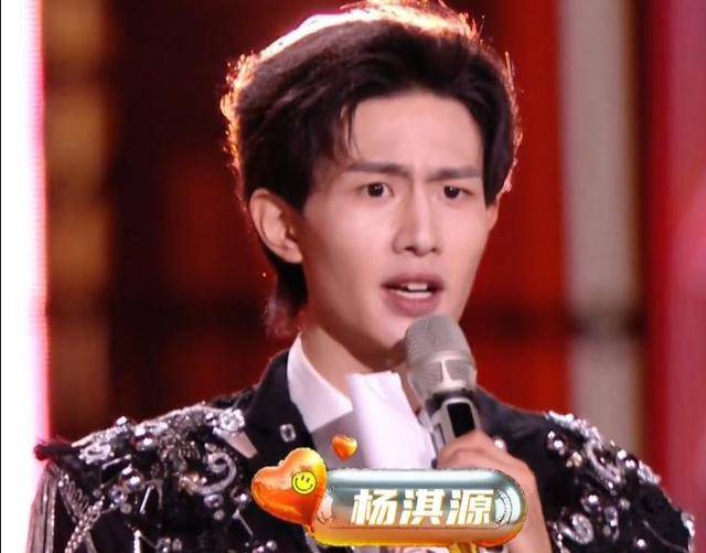 湖南臺跨年主持又被吐槽了，何炅帶不動新人，沒人互動嗓子都啞了