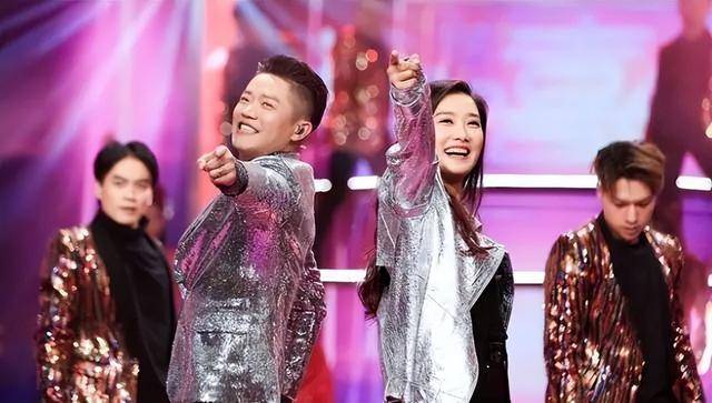 鳳凰傳奇出道20年被迫換主唱，曾毅：現在賺錢也太難了！