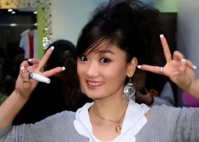 鳳凰傳奇出道20年被迫換主唱，曾毅：現在賺錢也太難了！