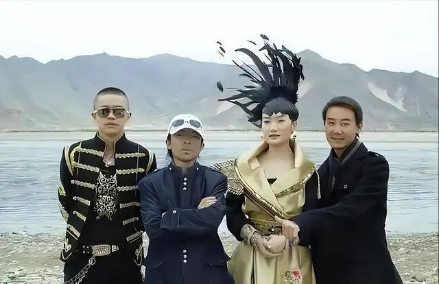 鳳凰傳奇出道20年被迫換主唱，曾毅：現在賺錢也太難了！