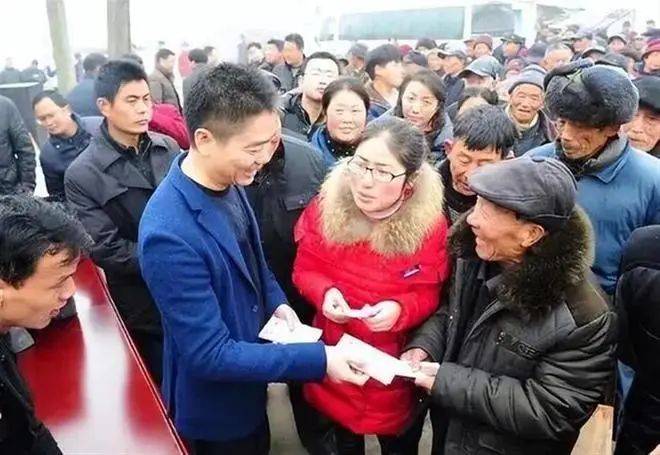 劉強東又要給老家村民發錢了！最高每人10000元！感恩當年全村湊錢送其上大學