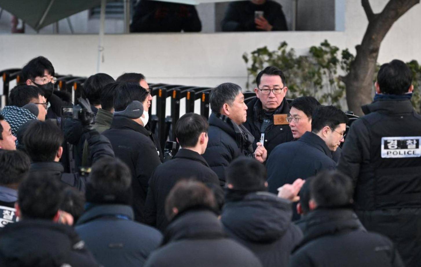 韓國政壇轟動！尹錫悅拒逮捕，軍方站臺，公調處能否一網打盡？
