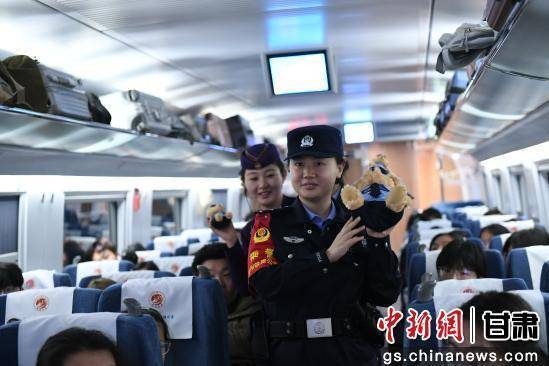 蘭鐵女子乘警組：盛開在列車上的“鏗鏘玫瑰”