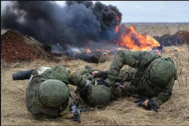 爆發激戰1.2萬烏軍被斬，近3000件裝備被毀，頓巴斯最后屏障失守