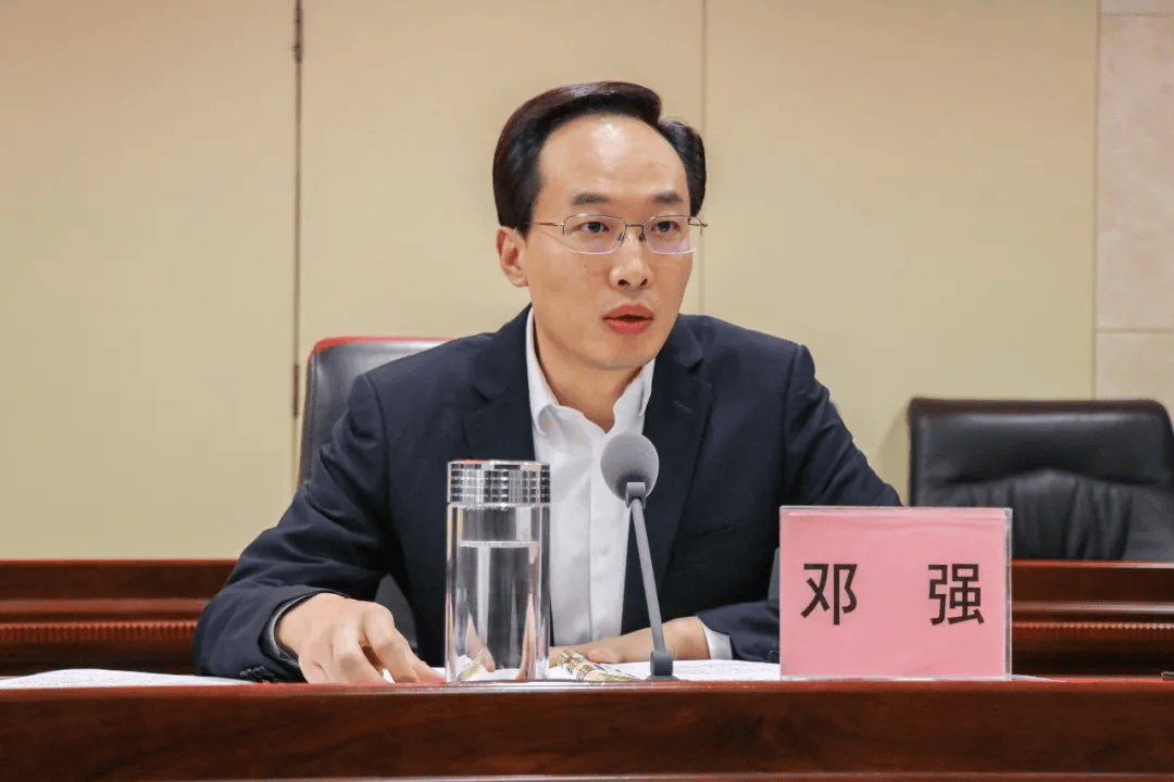 “80后”縣長鄧強，嚴重違反黨的政治紀律、組織紀律、廉潔紀律、工作紀律和生活紀律