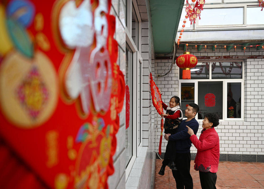要留清氣滿乾坤——2024年以習近平同志為核心的黨中央貫徹執行中央八項規定、推進作風建設綜述