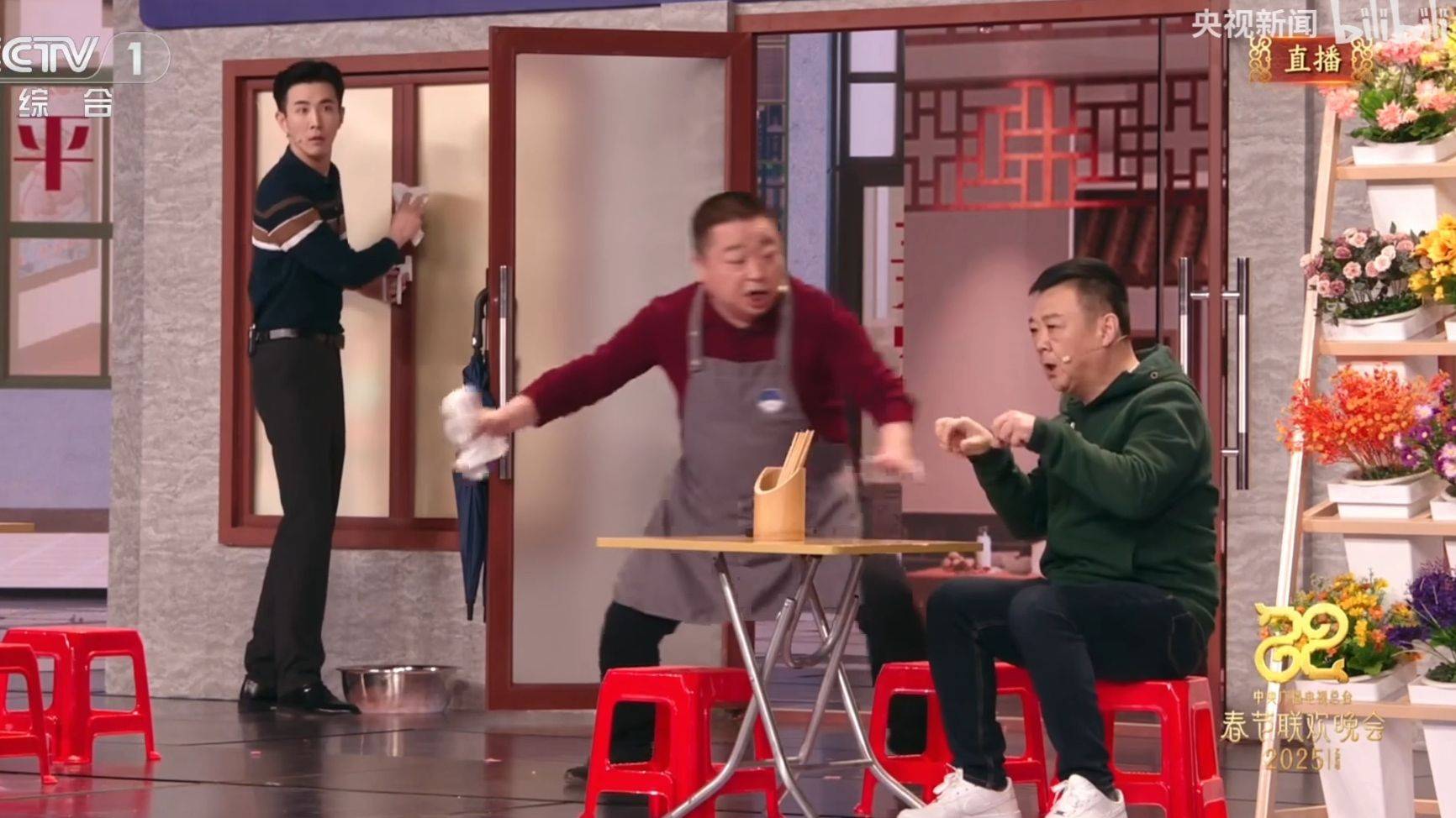讓商戶徹夜亮燈被拒后深夜撬鎖，春晚小品上演現實版