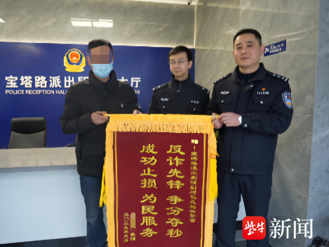 男子一次性買了166張千元面值的大潤發購物卡，還把卡號和密碼發給了騙子......