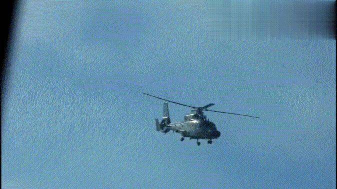 極限三米！黃巖島中菲空中對峙！武直9強勢碾壓，菲記者嚇得尖叫