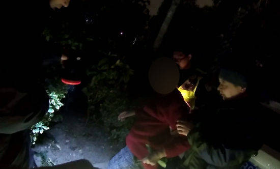 老人深夜“躲”進灌木叢開會？ 靜安警方多方聯動尋回患病走失老人