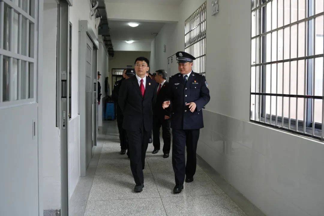 黔南州中級人民法院黨組書記、院長羅朝國到黔南監獄調研指導