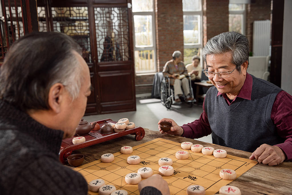 有錢不能讓兒子知道？這屆老人不再相信“養兒防老”