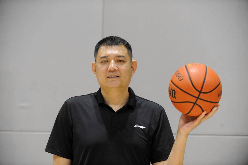 鞏曉彬:男籃沒風格 張鎮麟杜潤旺低位碰矮個不會打